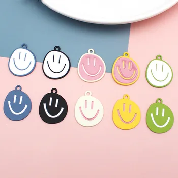 10 Adet Alaşım Sevimli Şeker Renk Asimetrik Tatlı Gülen Yüz cazibe aksesuarları Yapmak için Küpe Kolye DIY Takı Kolye